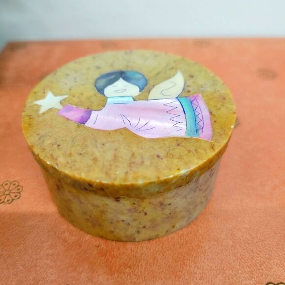 Vintage Handcrafted Stone Trinket Box – Angel Inlay with Mother of Pearl - Picture 2 of 13